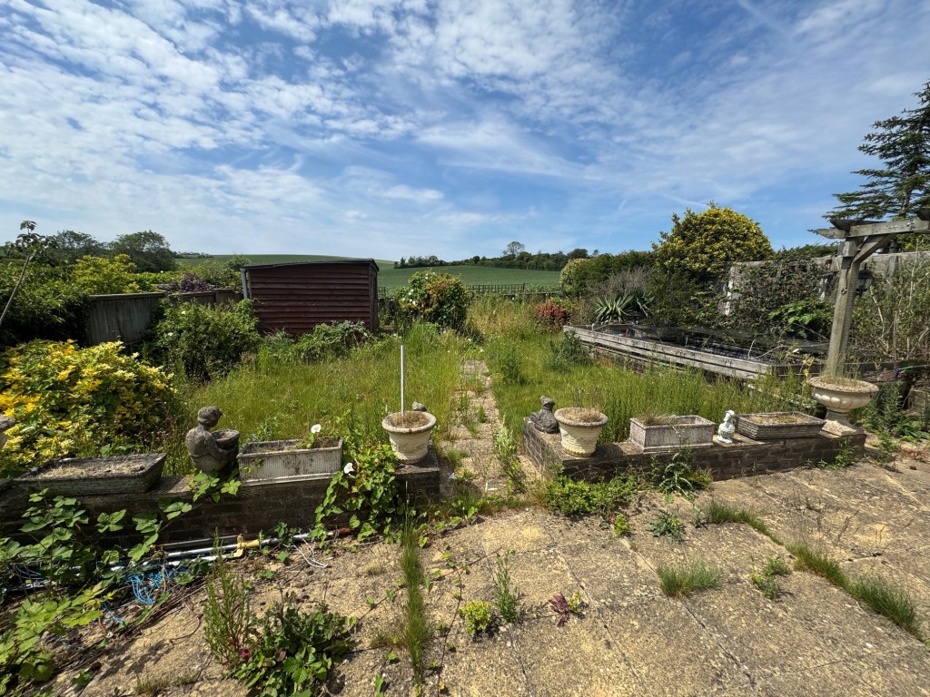 Lot: 71 - WATER DAMAGED DETACHED BUNGALOW - Rear garden